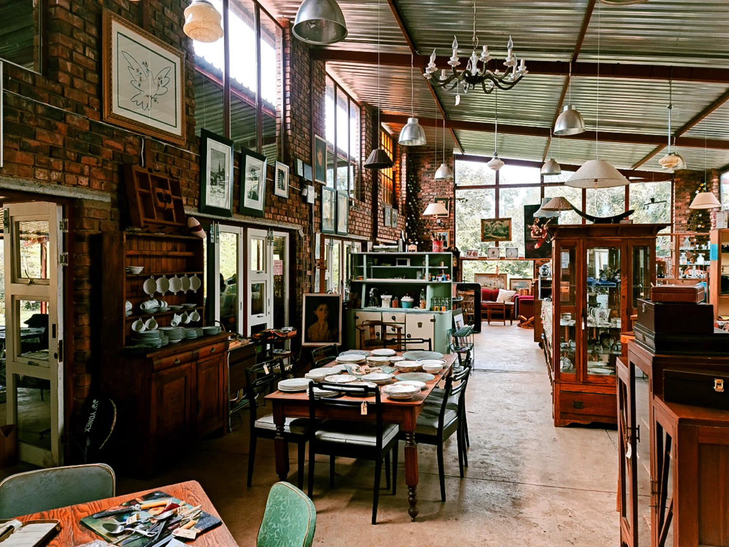 BlueCheese Antiques Collection